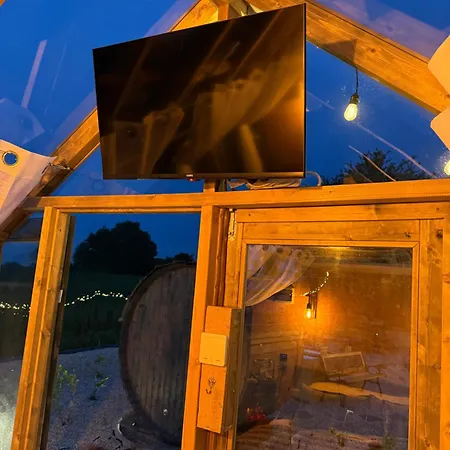 Роскошный шатер Verriere Insolite Avec Jacuzzi Et Sauna *