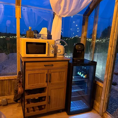 Роскошный шатер Verriere Insolite Avec Jacuzzi Et Sauna Terre-et-Marais